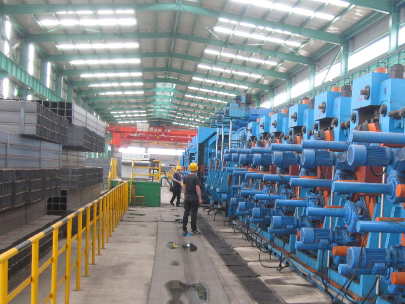 云南方矩管生产